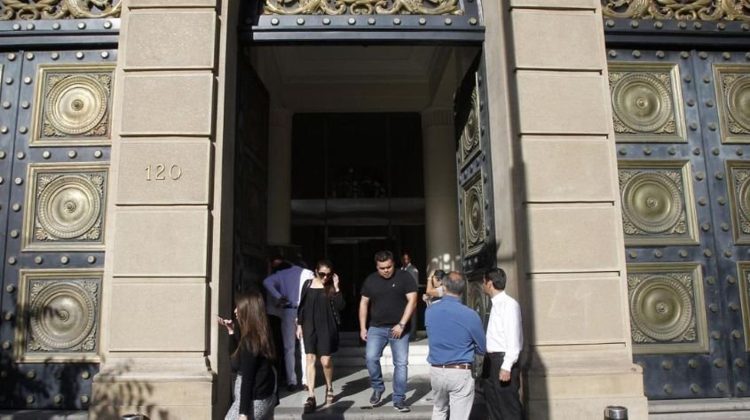 Más de 63 MIL funcionarios públicos cobraron por doble pega al mismo tiempo