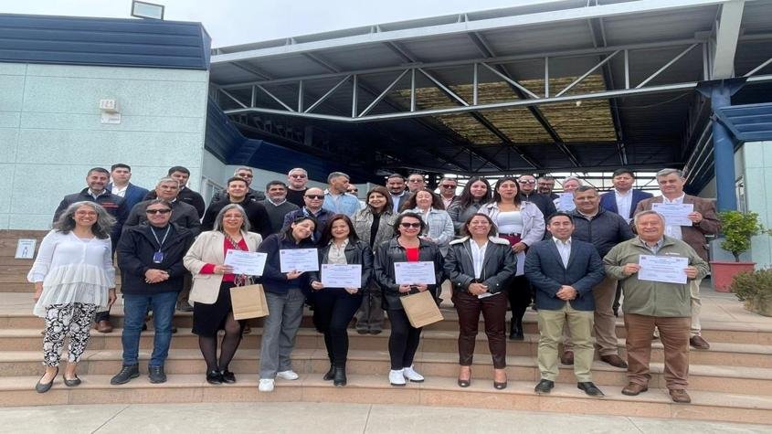 Dirigentes y trabajadores portuarios reciben diploma de la Escuela de Formación Sindical Nivel Avanzado 2025 en la Región de Valparaíso.