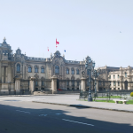 Impacto de la inteligencia artificial en las elecciones globales de 2025 y su influencia en la democracia y los procesos electorales.