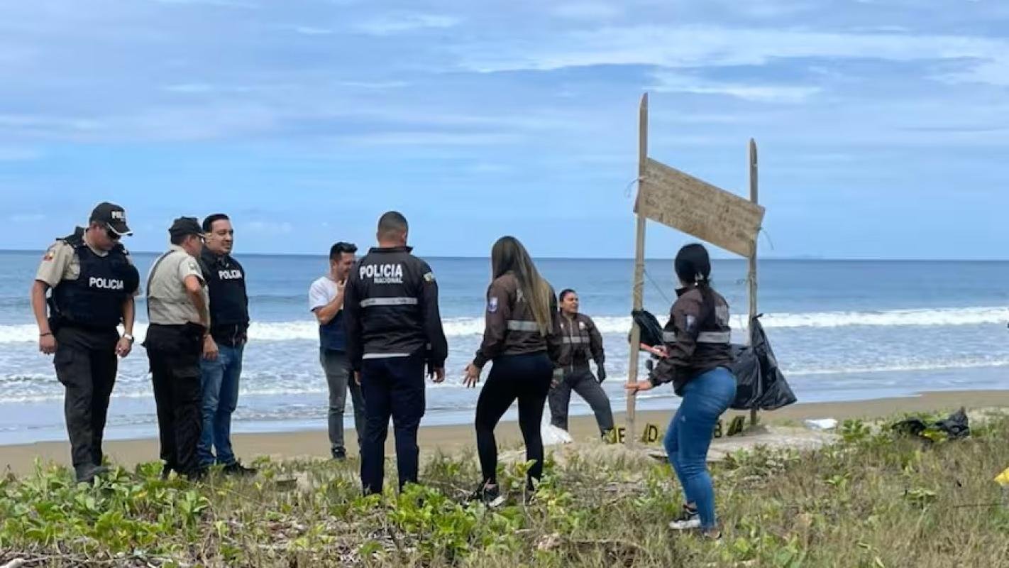 "Los tenemos identificados": Cinco cabezas humanas aparecen colgadas en playa turística de Ecuador junto a mensaje intimidatorio | Policía Nacional de Ecuador